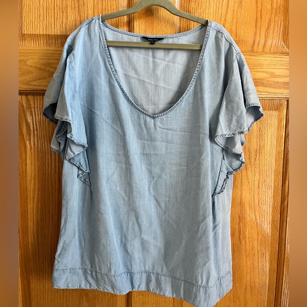 RW&CO Light Denim Flutter Sleeve Top Sz L